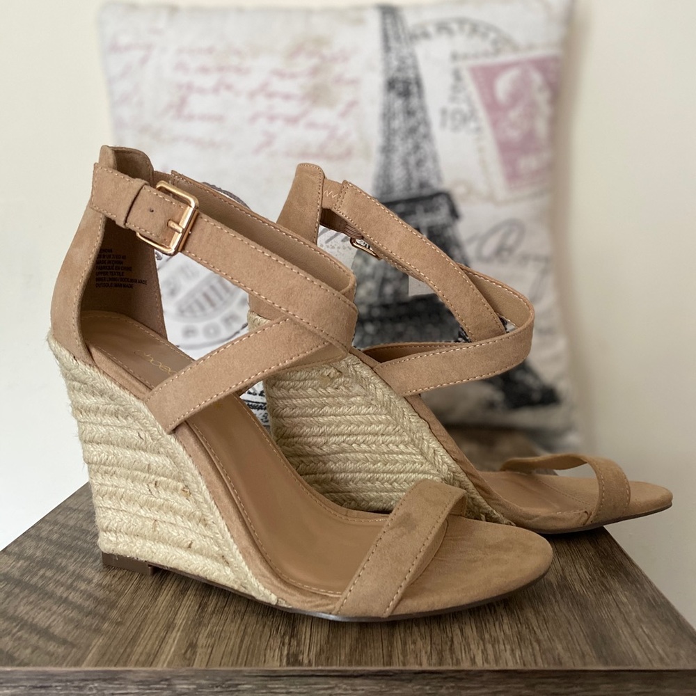 Shoedazzle - Tan Wedges
